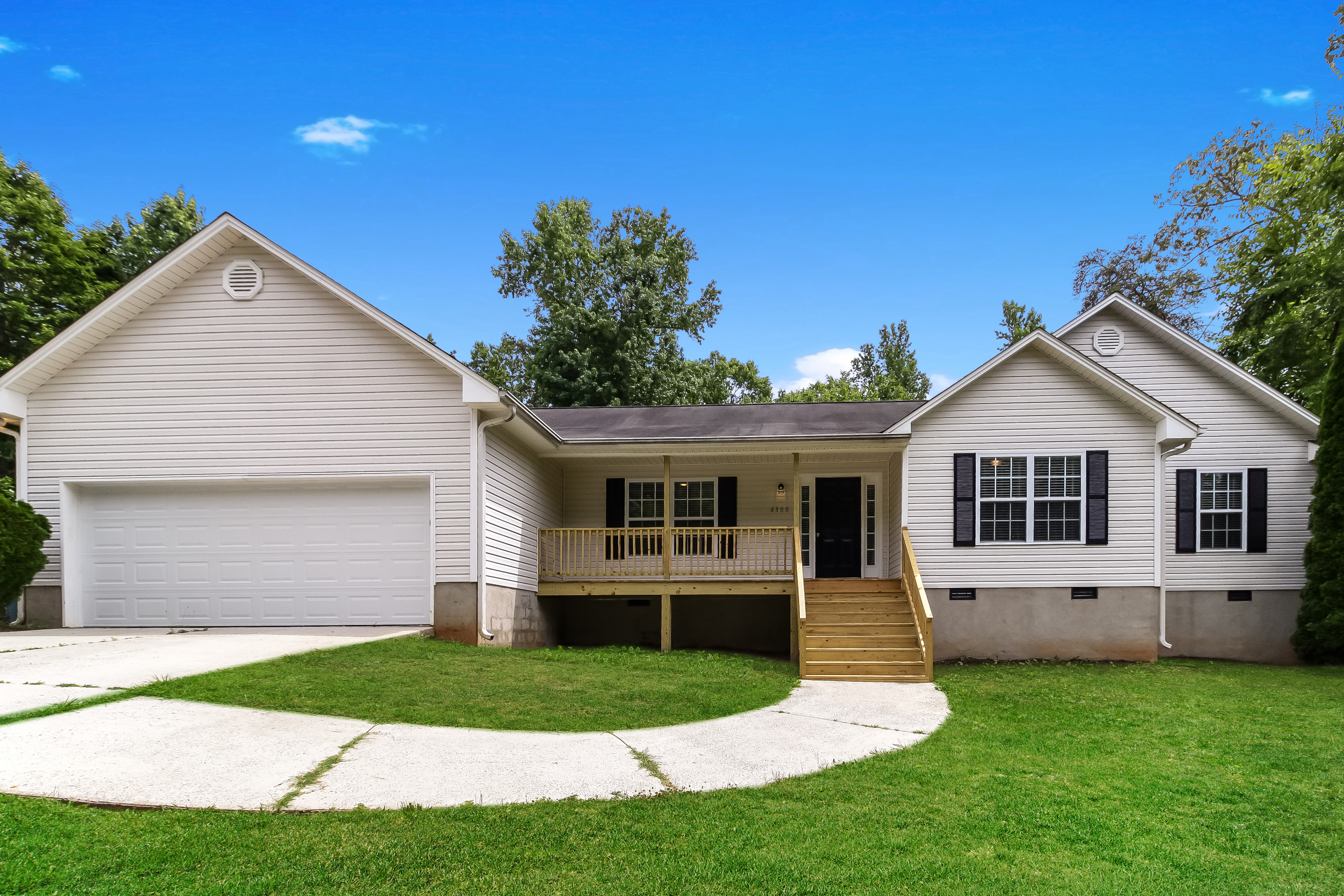 4300 Marchwood Dr Browns Summit, NC 27214